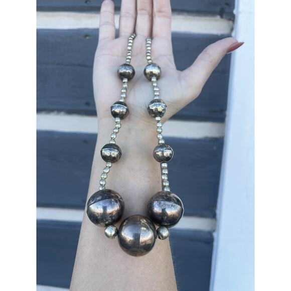 VTG HUGE Navajo Style pearls Silver Tone Bead Necklace 2-20 MM Graduated Western - Picture 4 of 8